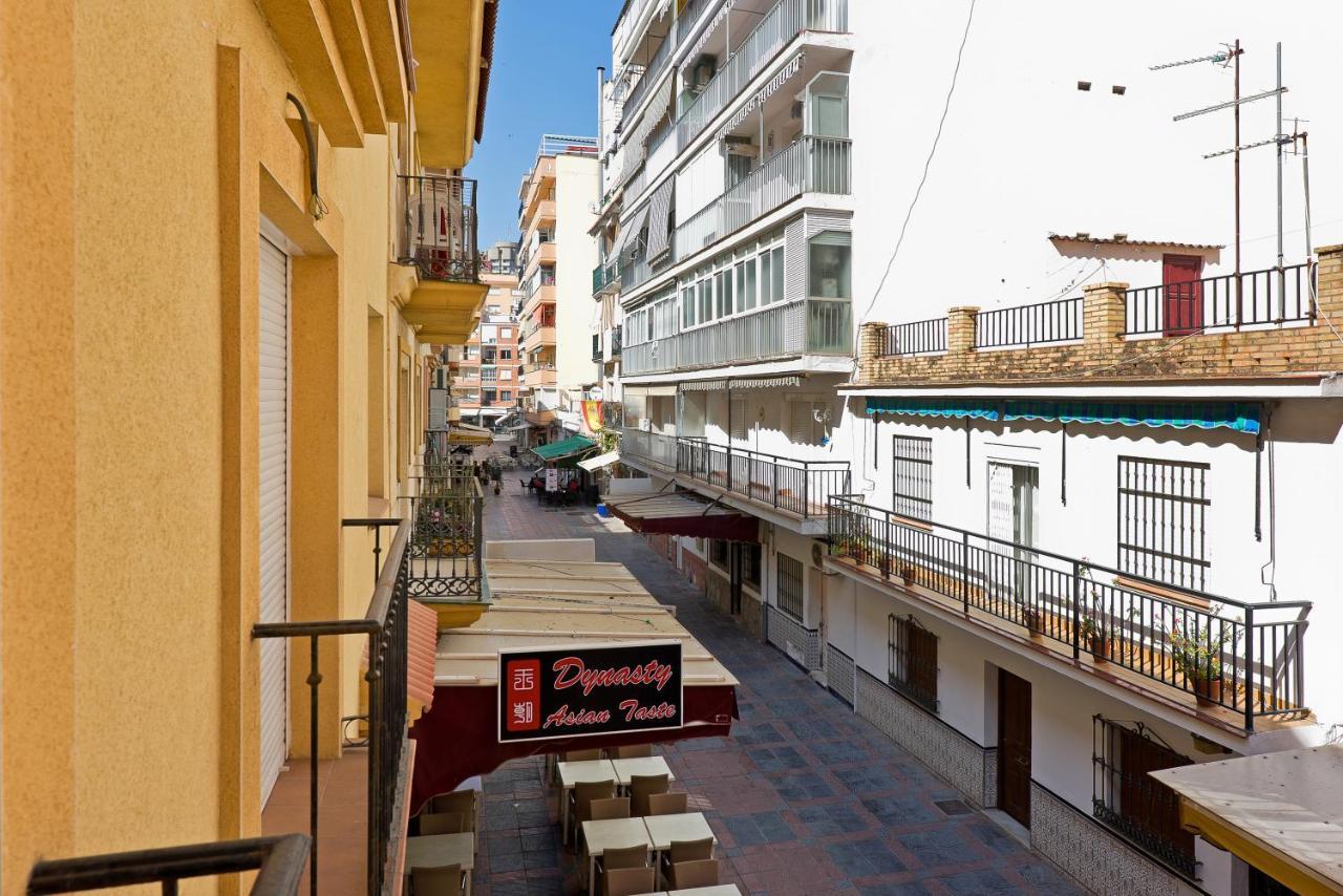 Relaxing Beach Apartment In Fuengirola Parking Exteriör bild