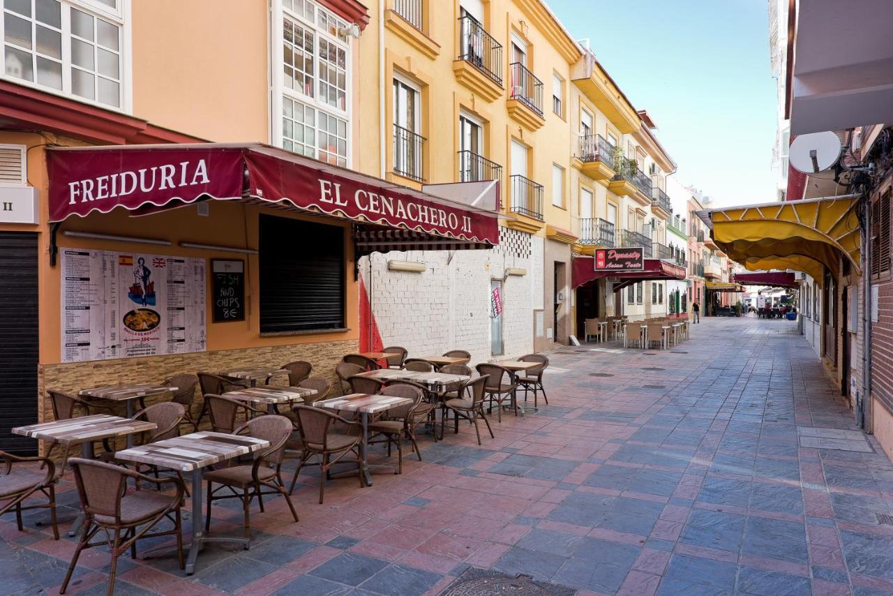 Relaxing Beach Apartment In Fuengirola Parking Exteriör bild