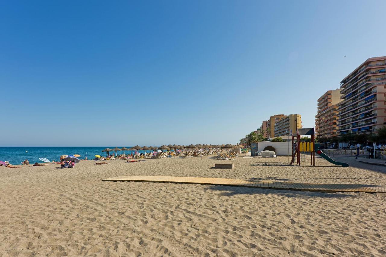 Relaxing Beach Apartment In Fuengirola Parking Exteriör bild